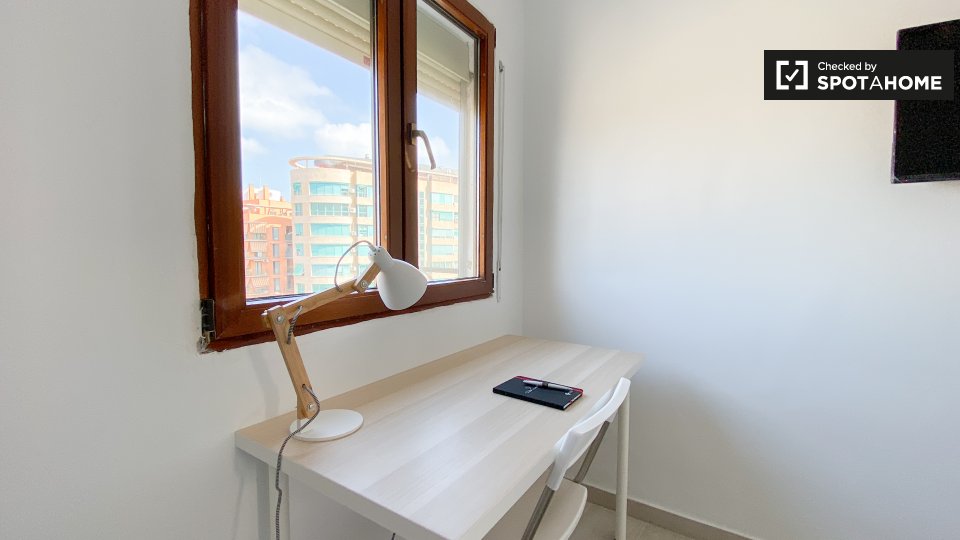 Double room Valencia, 3 beds — photo 4
