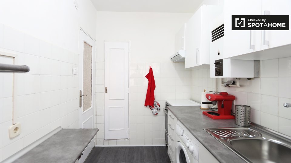 Double room Madrid, 5 beds, 96m² — photo 14