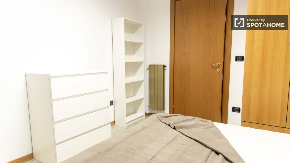 Double room Rome, 3 beds — photo 13