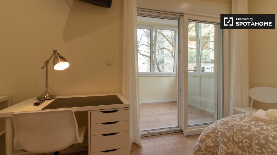 Double room Lisbon, 5 beds, 117m² — photo 4