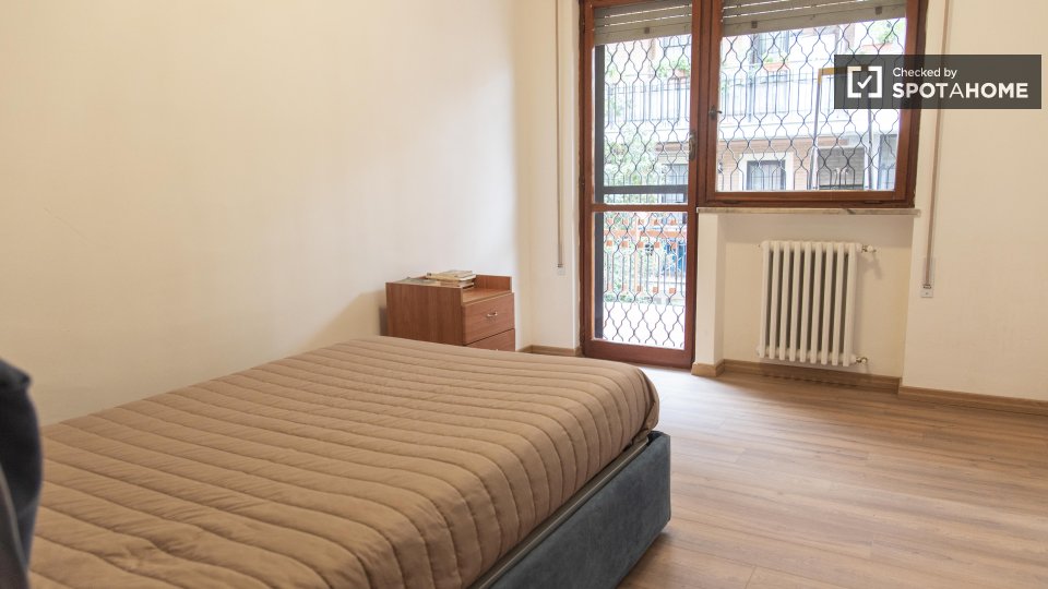 Double room Rome, 3 beds — photo 15