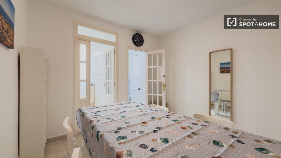 Double room Barcelona, 2 beds — photo 30