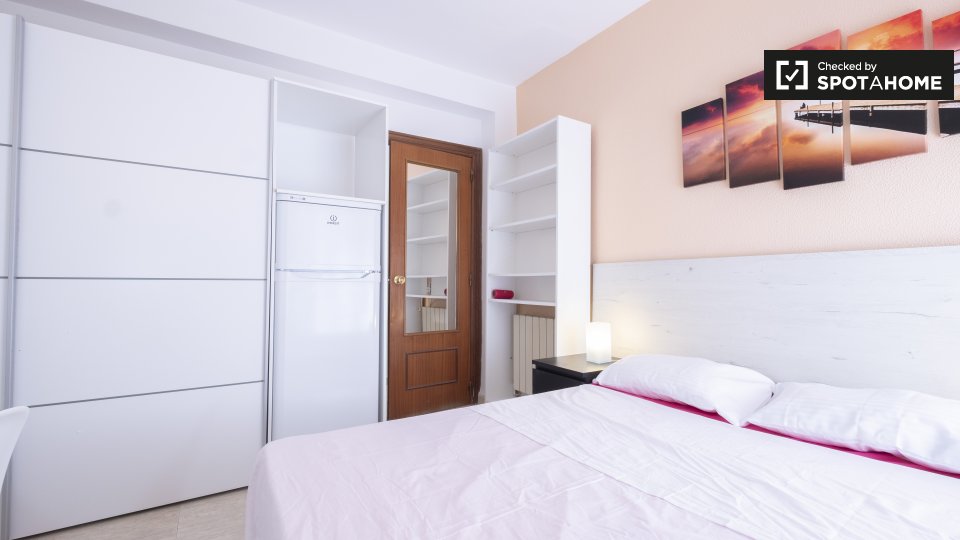 Double room Madrid, 4 beds, 80m² — photo 2