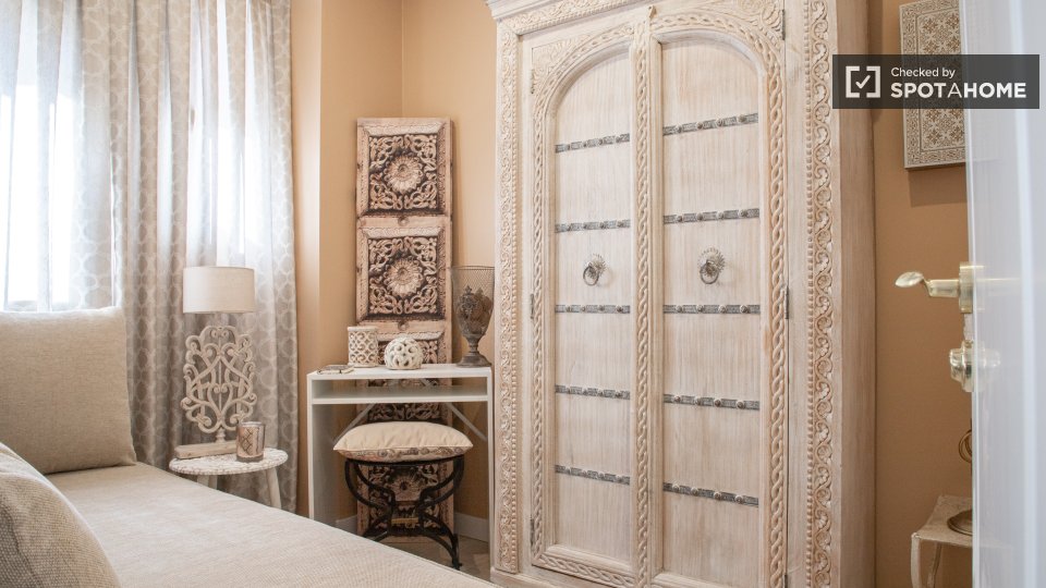 Double room Madrid, 2 beds — photo 10