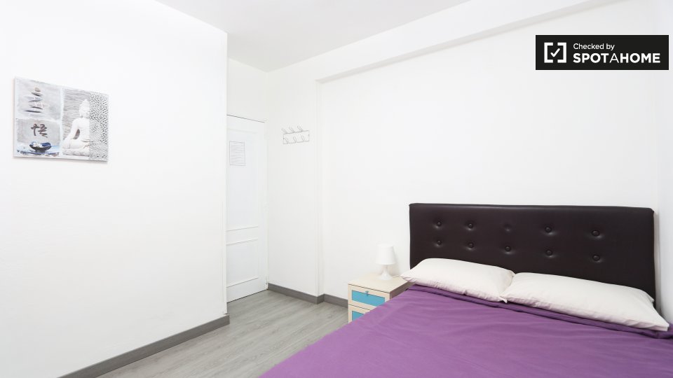 Double room Madrid, 5 beds, 96m² — photo 4