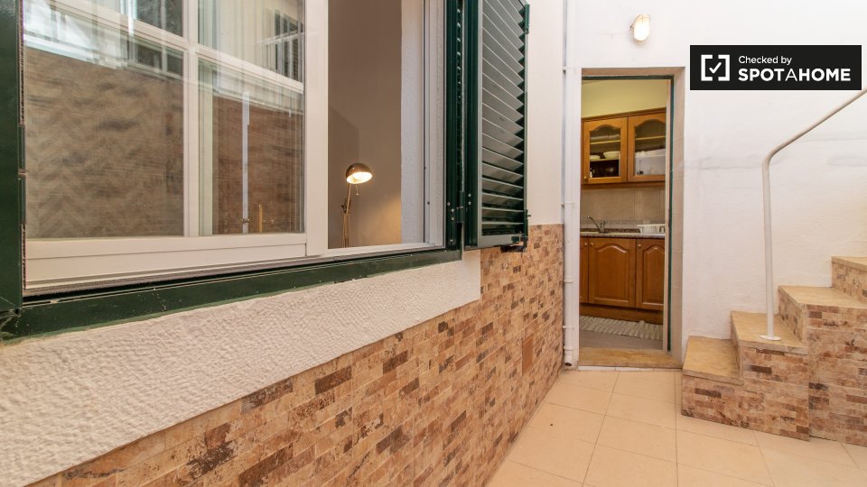 Apartment Lisbon, 5 beds, 90m² — photo 18