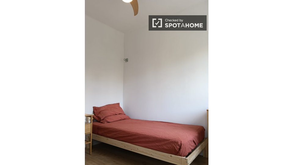 Double room Barcelona, 3 beds, 60m² — photo 32