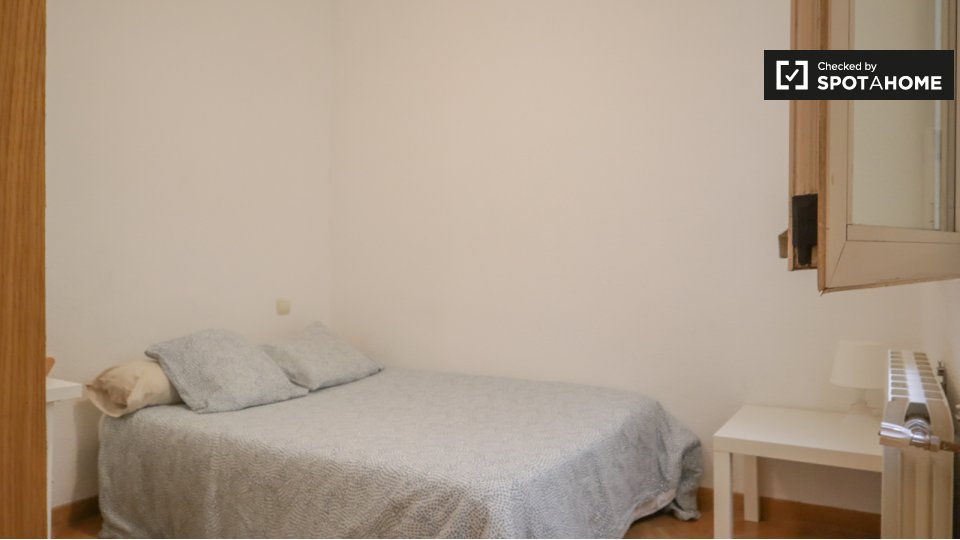 Double room Madrid, 5 beds — photo 11