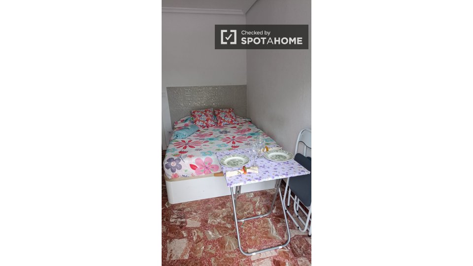 Double room Madrid, 7 beds, 180m² — photo 45