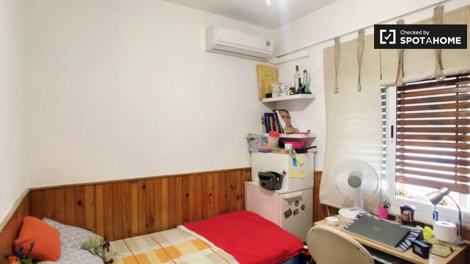 Habitación acogedora en apartamento de 4 dormitori