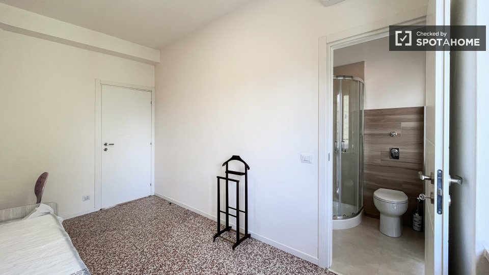 Double room Milan, 3 beds — photo 19