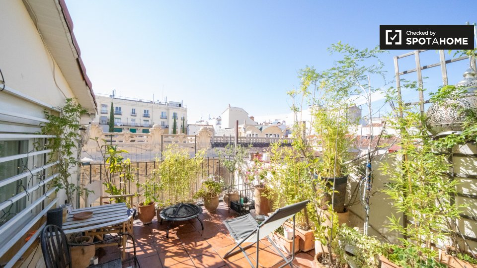 Double room Madrid, 5 beds, 150m² — photo 18