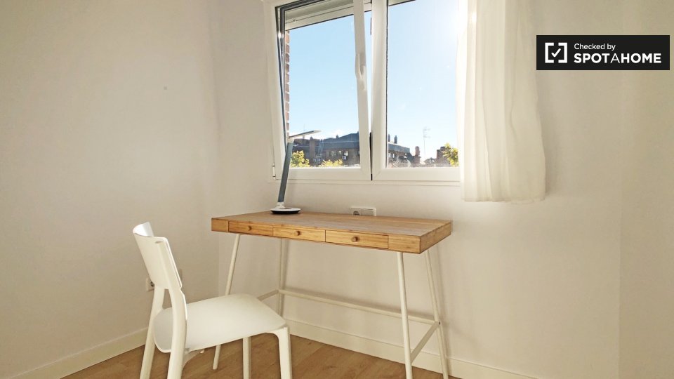 Double room Madrid, 2 beds, 60m² — photo 1