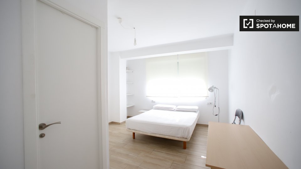 Double room Valencia, 4 beds, 85m² — photo 10
