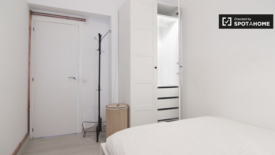 Double room Madrid, 2 beds, 45m² — photo 2