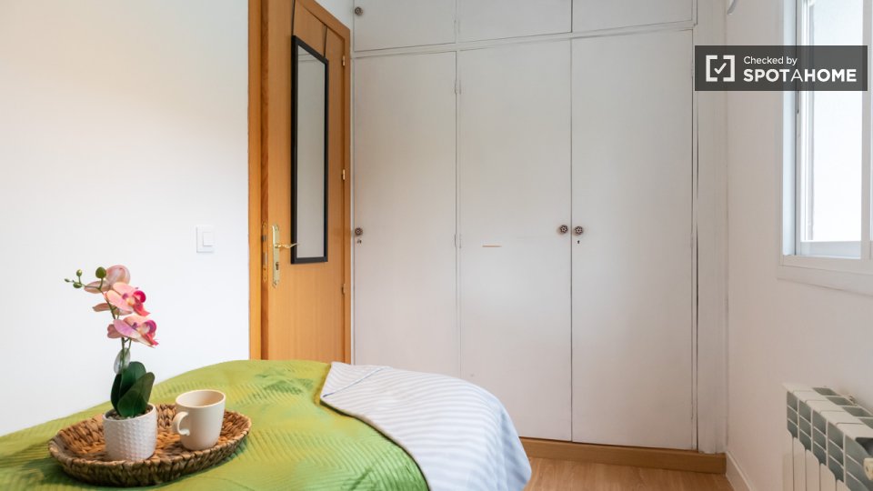 Double room Madrid, 5 beds, 110m² — photo 12