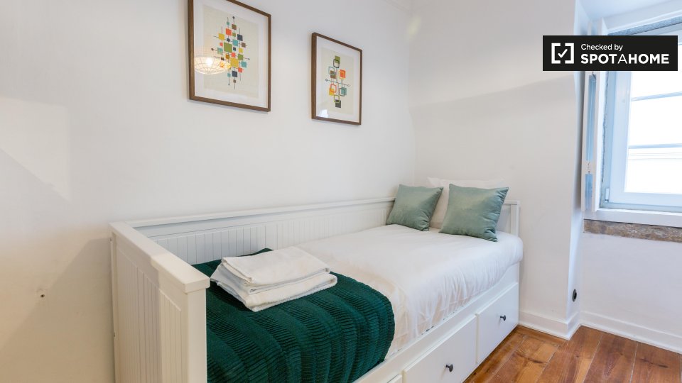 Apartment Lisbon, 2 beds — photo 17