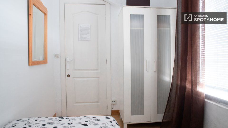 Double room Madrid, 10 beds, 200m² — photo 2