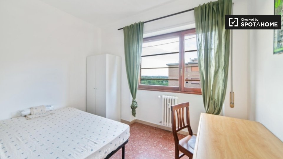 Double room Rome, 3 beds, 90m² — photo 1