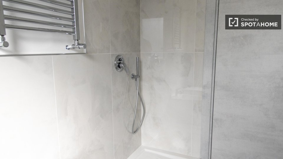 Double room Rome, 3 beds, 93m² — photo 34