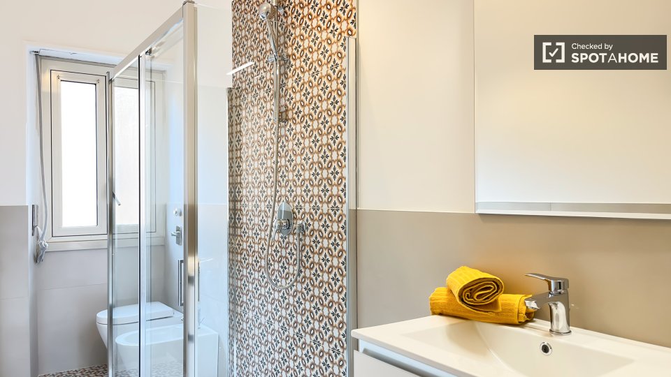 Double room Milan, 5 beds — photo 4