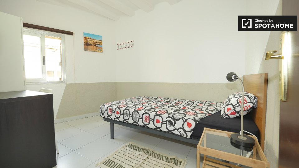 Double room Barcelona, 3 beds, 52m² — photo 1