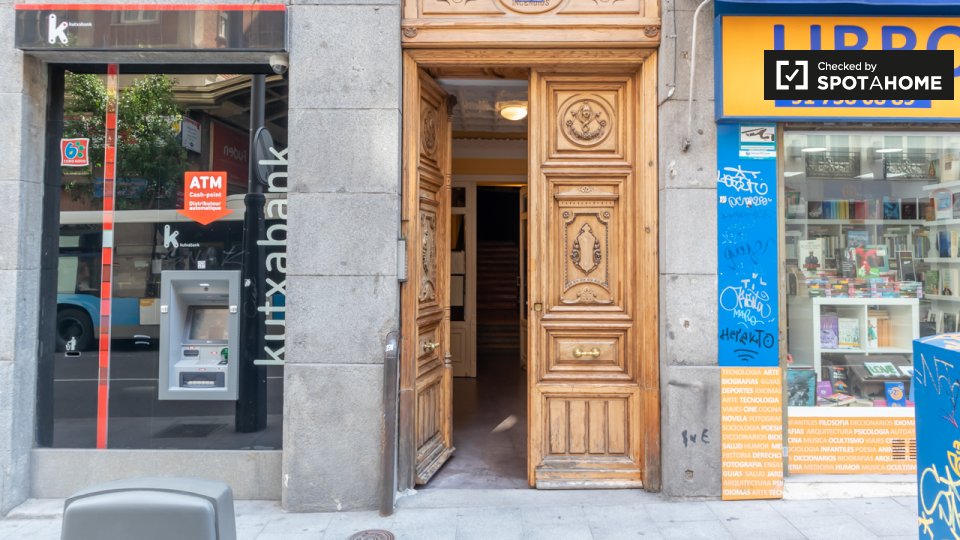 Double room Madrid, 7 beds, 180m² — photo 20