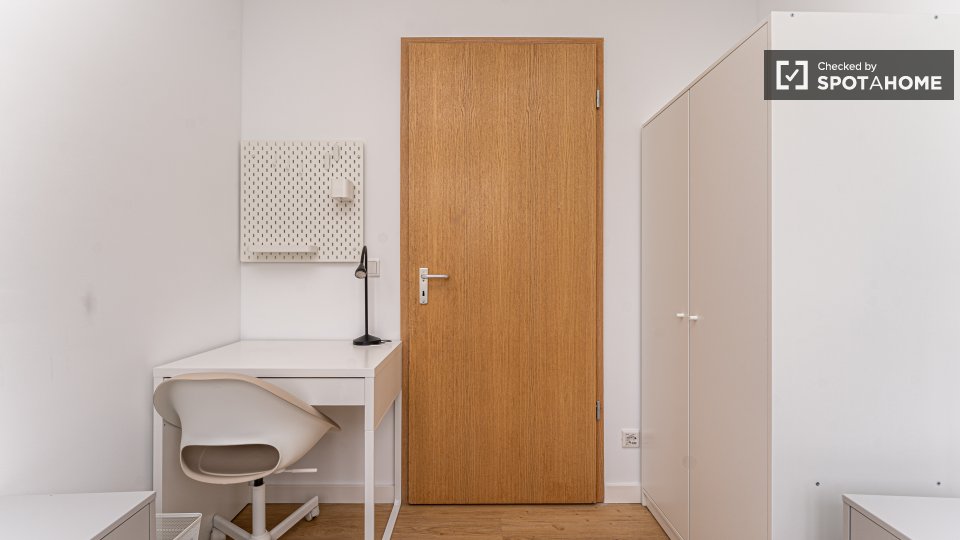 Double room Berlin, 6 beds, 124m² — photo 18