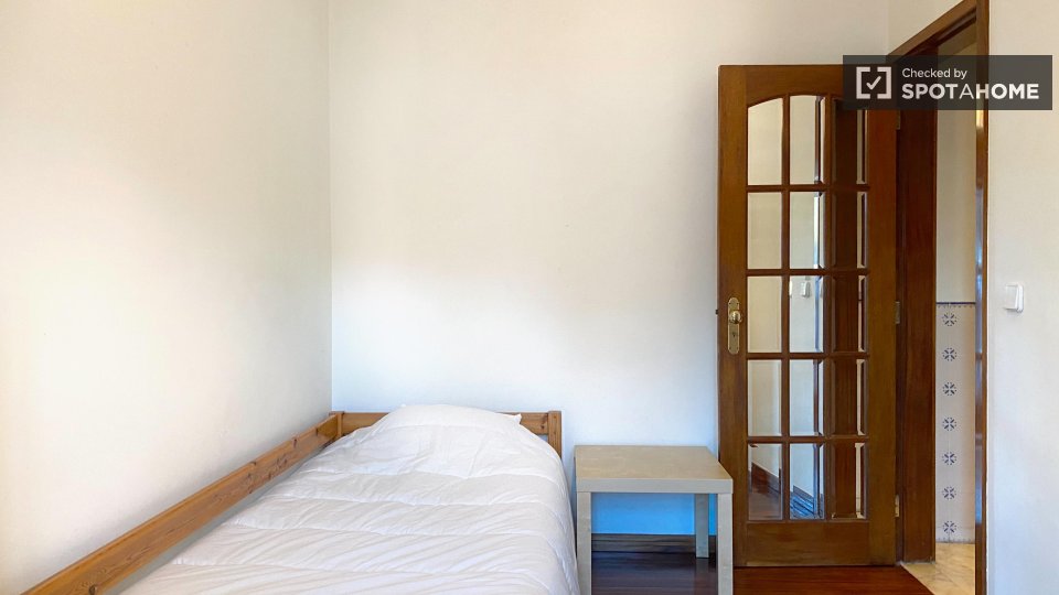 Double room Lisbon, 1 bed, 60m² — photo 16