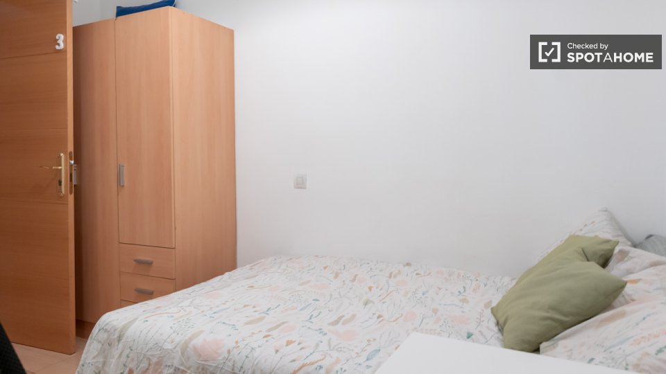 Double room Madrid, 3 beds — photo 29