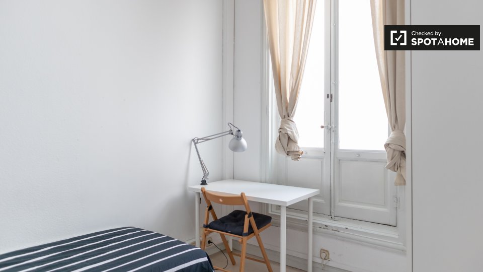 Double room Madrid, 13 beds, 220m² — photo 2
