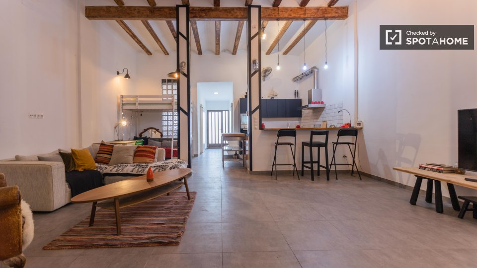 Apartment Valencia, 1 bed, 100m² — photo 1