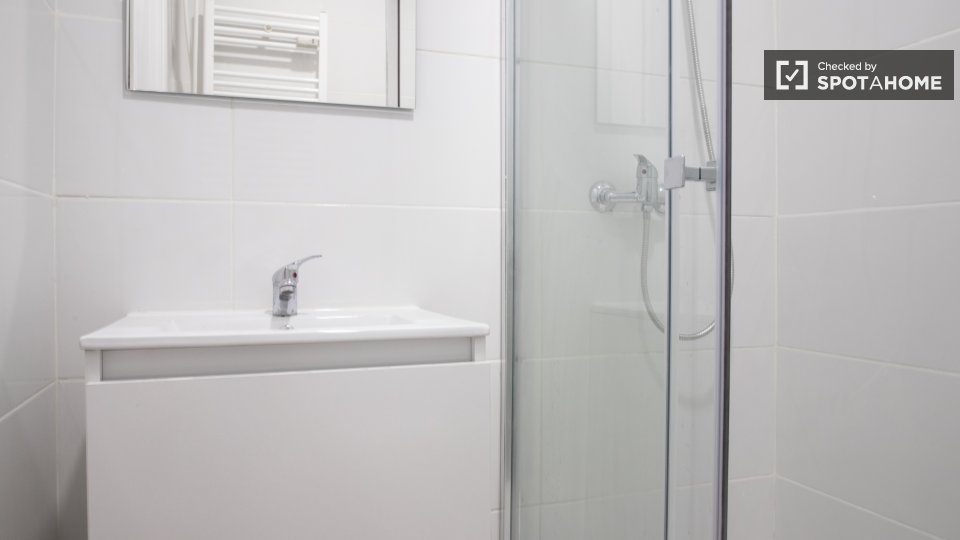 Double room Madrid, 4 beds — photo 9