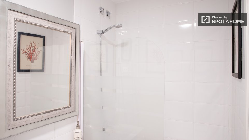 Double room Madrid, 2 beds — photo 5