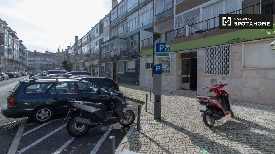 Double room Lisbon, 3 beds, 75m² — photo 19