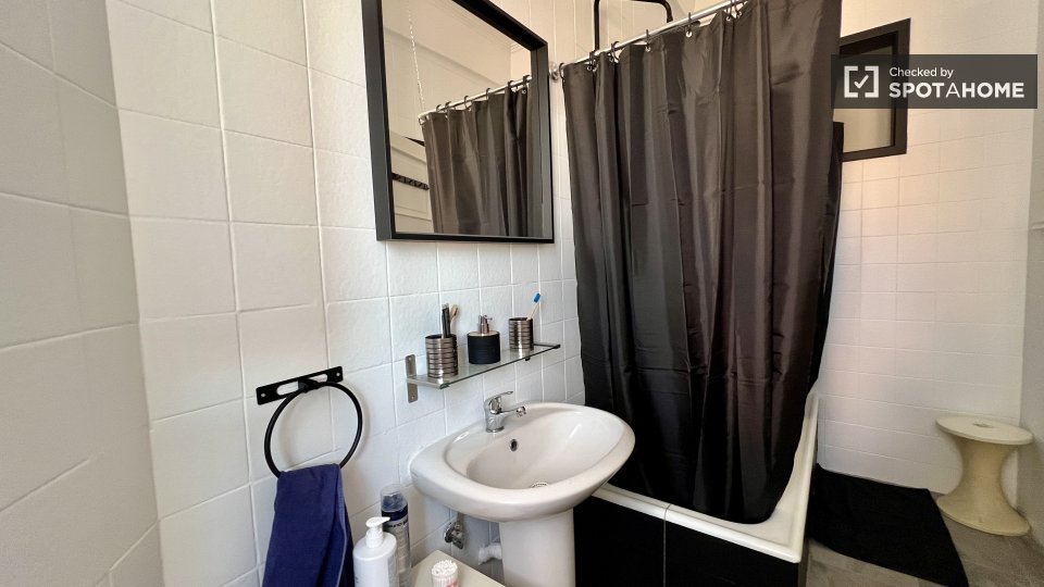 Double room Lisbon, 5 beds — photo 64