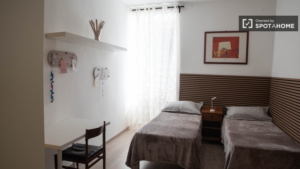 Double room Rome, 3 beds, 80m² — photo 3