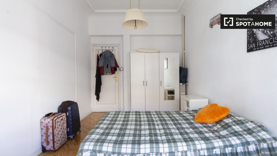 Double room Madrid, 8 beds, 200m² — photo 4