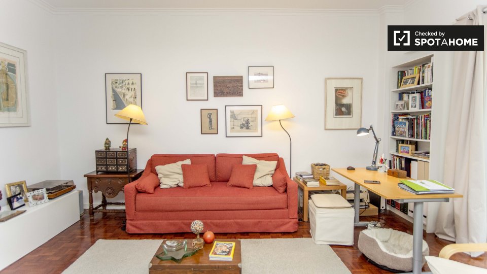 Double room Lisbon, 3 beds, 80m² — photo 5