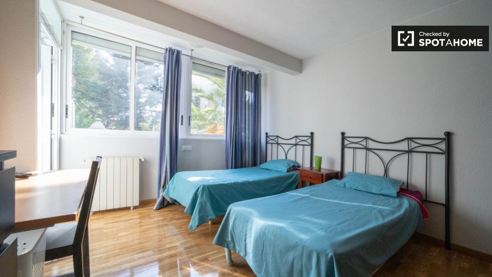 Double room Madrid, 3 beds, 110m² — photo 1