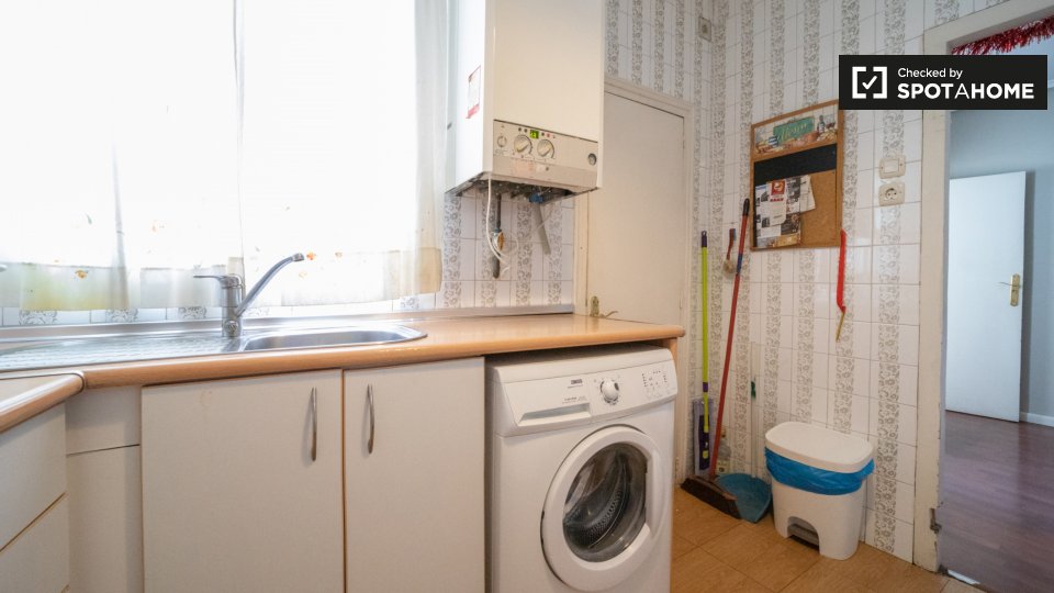 Double room Madrid, 5 beds, 150m² — photo 16