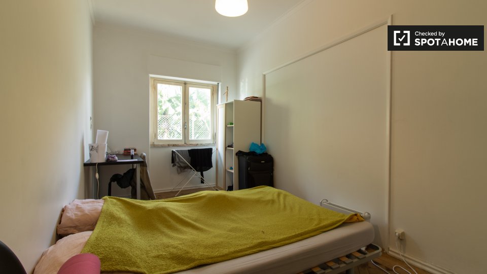 Double room Lisbon, 3 beds, 75m² — photo 12