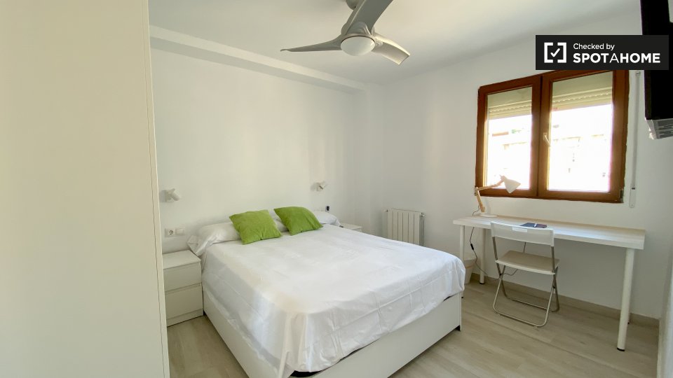 Double room Valencia, 3 beds — photo 1