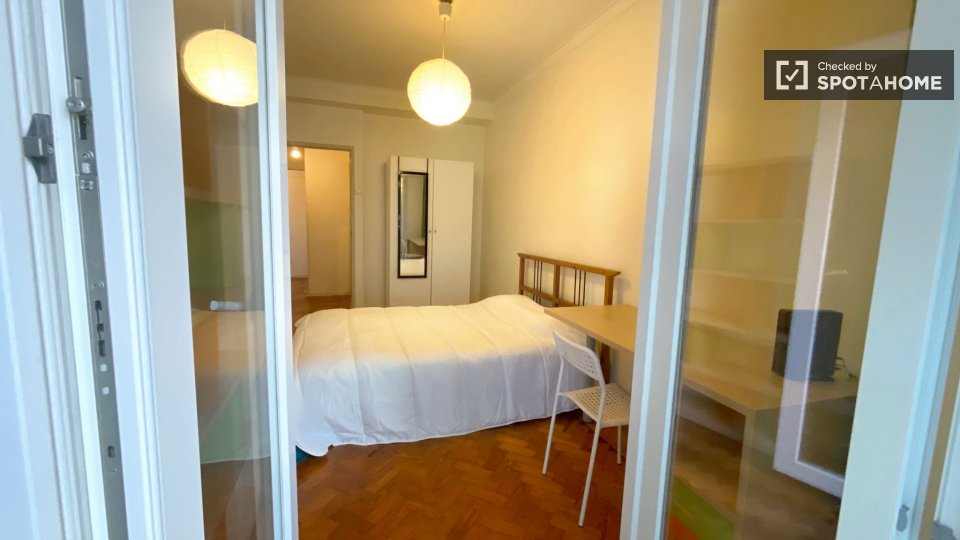 Double room Lisbon, 3 beds, 70m² — photo 4