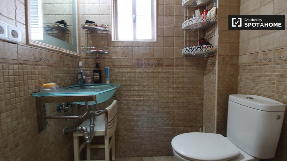 Double room Madrid, 3 beds, 80m² — photo 19