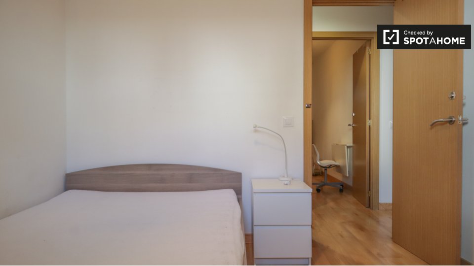 Double room Madrid, 7 beds, 160m² — photo 5