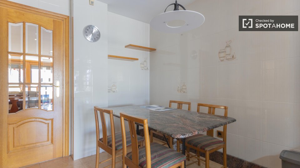 Double room Valencia, 5 beds, 240m² — photo 20