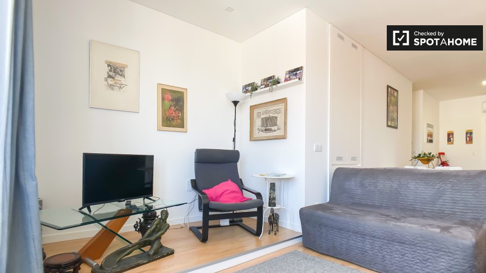 Apartment Lisbon, 2 beds, 120m² — photo 18