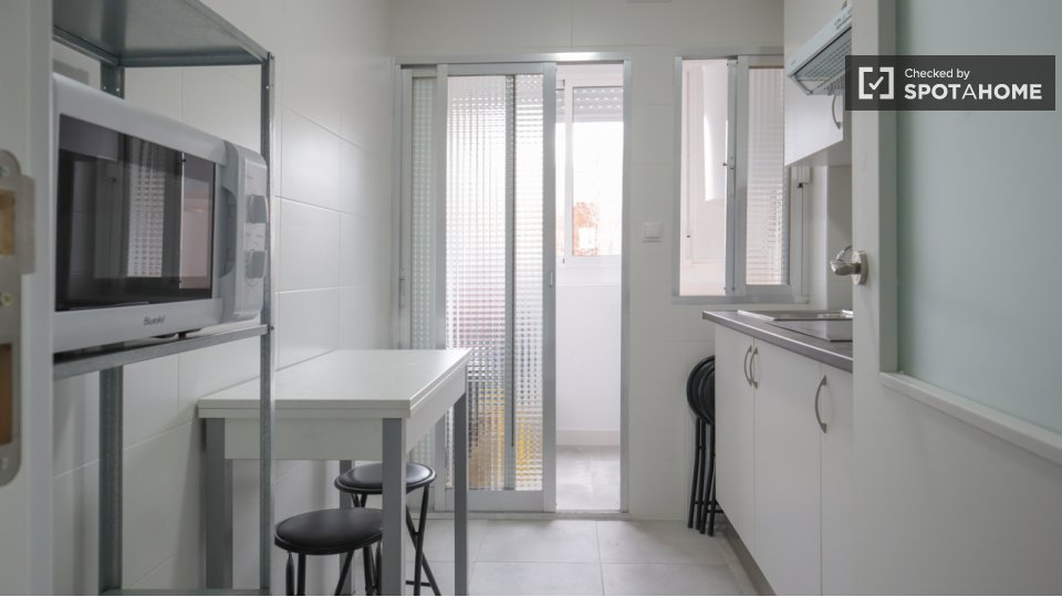 Double room Madrid, 4 beds, 65m² — photo 6
