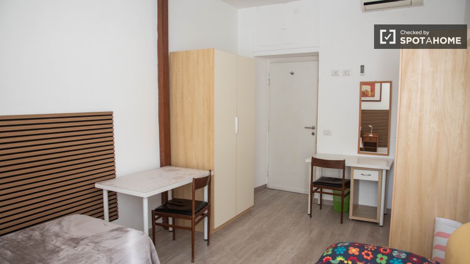 Double room Rome, 3 beds, 80m² — photo 26